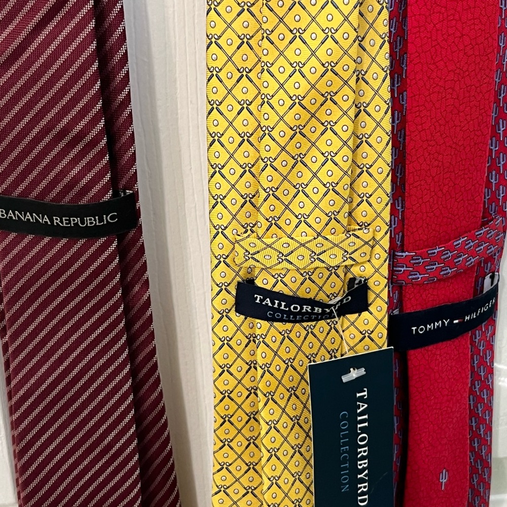 SELLING MEN TIE BUNDLE MULTICOLORED CONDITION: GOOD 👍🏾